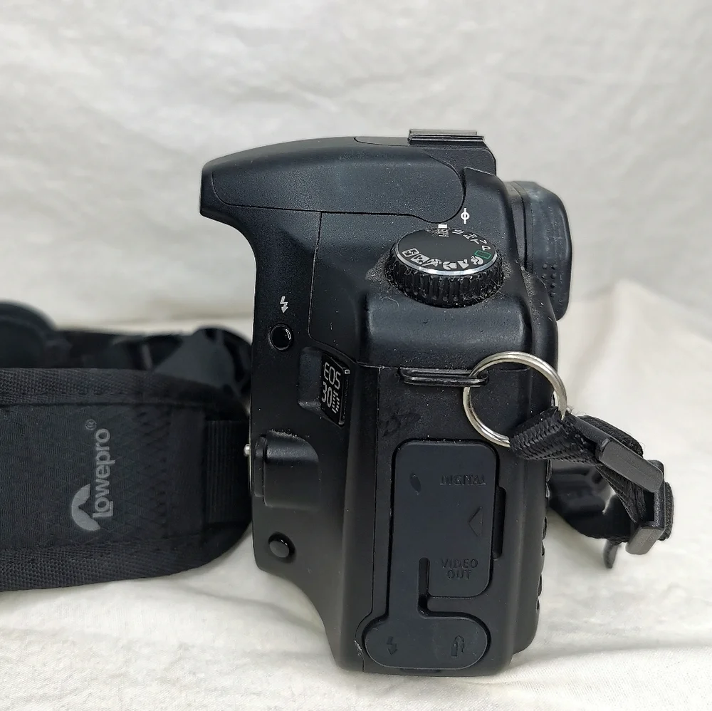 Canon EOS 30D digital SLR camera w/ case & cleaning tool